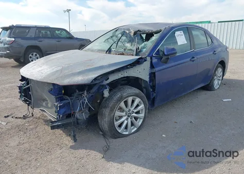 2018 Toyota Camry Le z USA, uszkodzony, nr VIN 4T1B11HK5JU564475